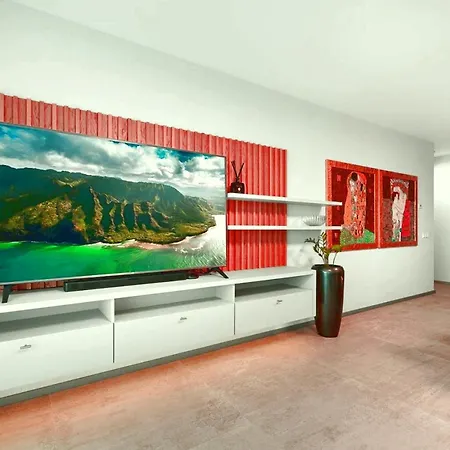 4 Bedrooms Teatro Pace Apartment *